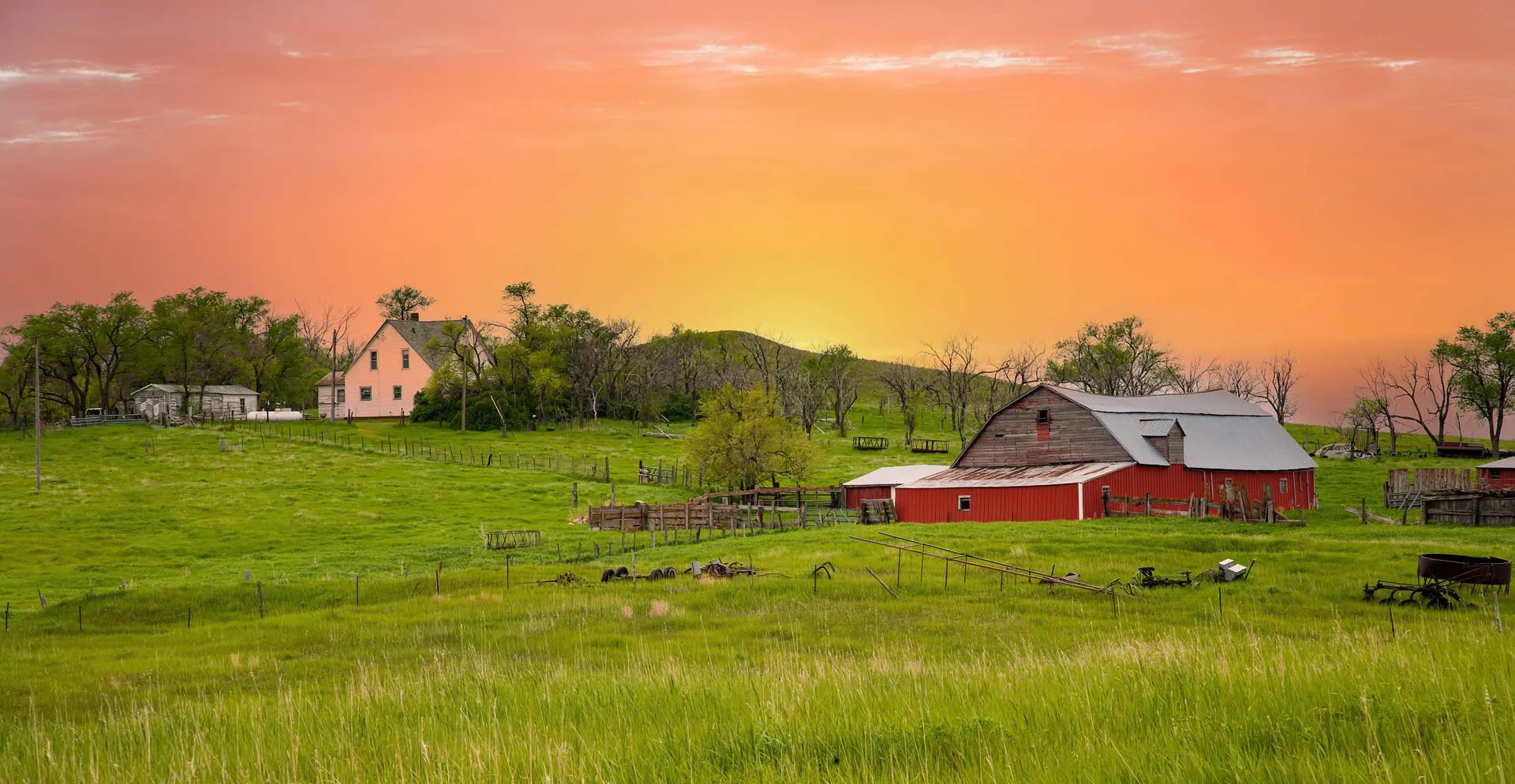 A Barn, House, and Farm in Eastern North Dakota